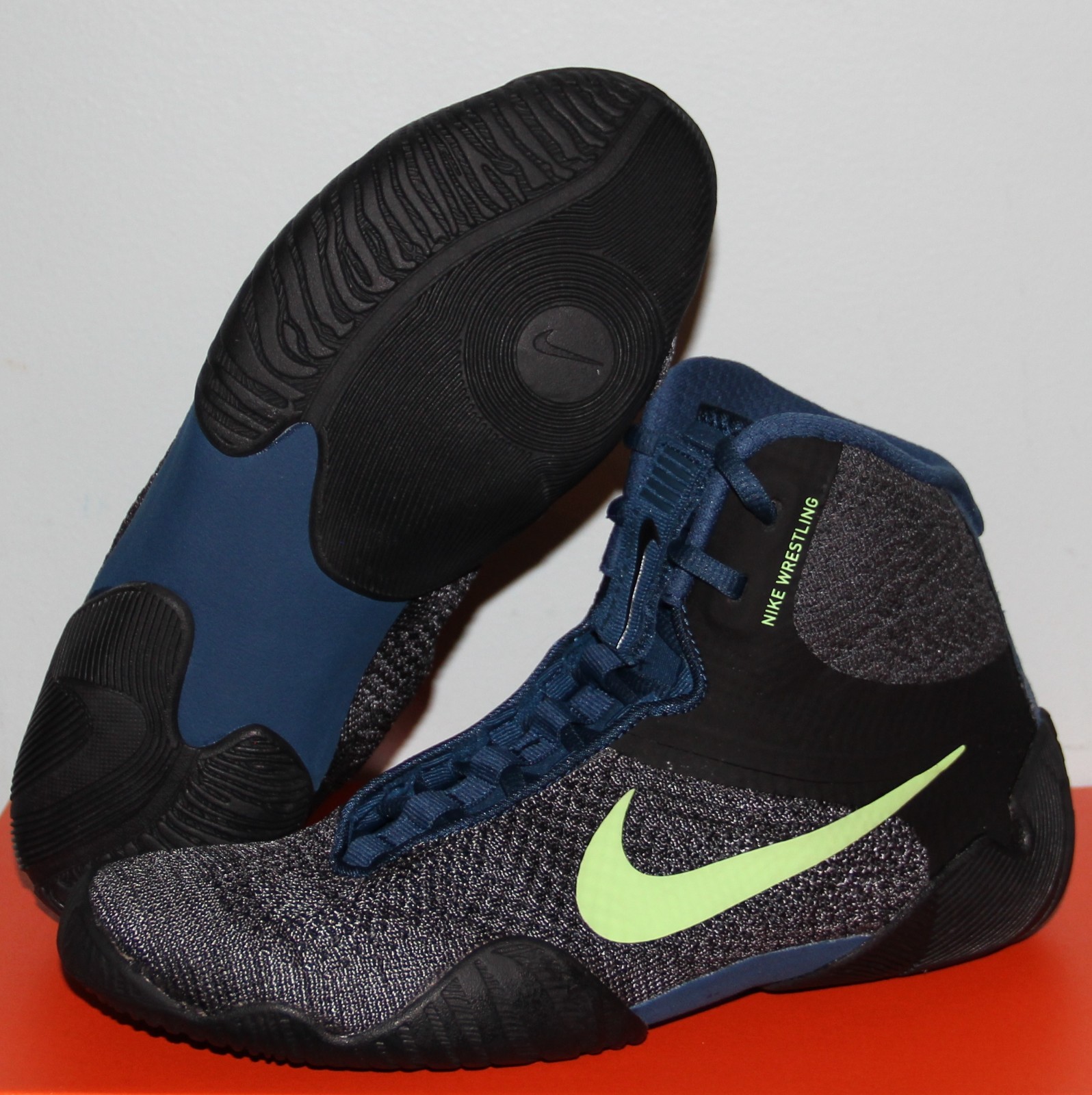 Nike Tawa — Navy/Volt — Obsidian Navy / Volt wrestling shoes